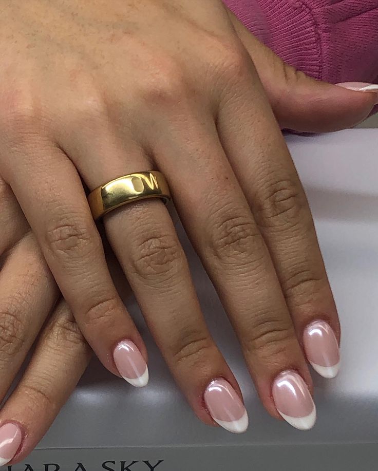 the french tip and chrome combo is giving a classic look ✨ @beetles_community @beetlesgelpolish @apresnailofficial #gel #gelnails #gelpolish #gelnail #gelmanicure #nailsnailsnails #nail #nailart #naildesign #naildesigns #frenchtipnails Glazed White French Tip Nails, Gel Nail Inspo French Tip, Short Tip French Nails, French Tip Gel X Nails Almond, French Tips Chrome Nails, Squoval Nails Design French, French Nail With Pearl, French White Chrome Nails, Gel Nails Ideas French