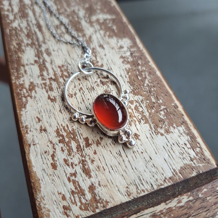 Beautiful red agate set in silver. It comes with a 60 cms stainless steel chain. Red Garnet Oval Pendant Necklace, Red Cabochon Round Pendant Necklace, Red Gemstone Sterling Silver Necklace, Red Sterling Silver Necklace With Round Pendant, Silver Carnelian Cabochon Jewelry, Amber Cabochon Necklaces In Sterling Silver, Amber Cabochon Necklace In Sterling Silver, Amber Sterling Silver Necklaces With Cabochon, Amber Sterling Silver Necklace With Cabochon