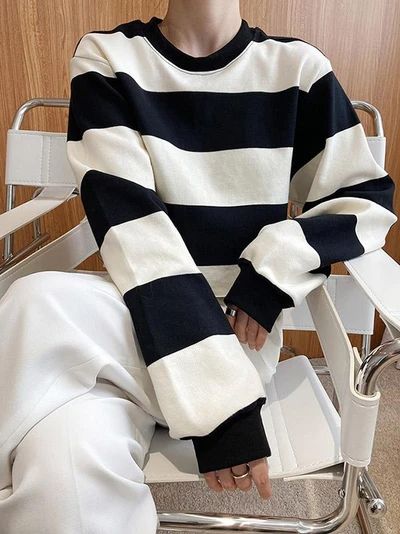 Loose Striped Short Sweatshirts - rrdeye Oversized Striped Crew Neck Sweatshirt, Striped Crew Neck Sweatshirt For Streetwear, Oversized Striped Sweatshirt With Crew Neck, Striped Crew Neck Top For Fall, Fall Striped Crew Neck Top, Striped Long Sleeve Tops For Streetwear, Sporty Striped Long Sleeve Tops, Sporty Striped Winter Tops, Sporty Striped Tops For Winter