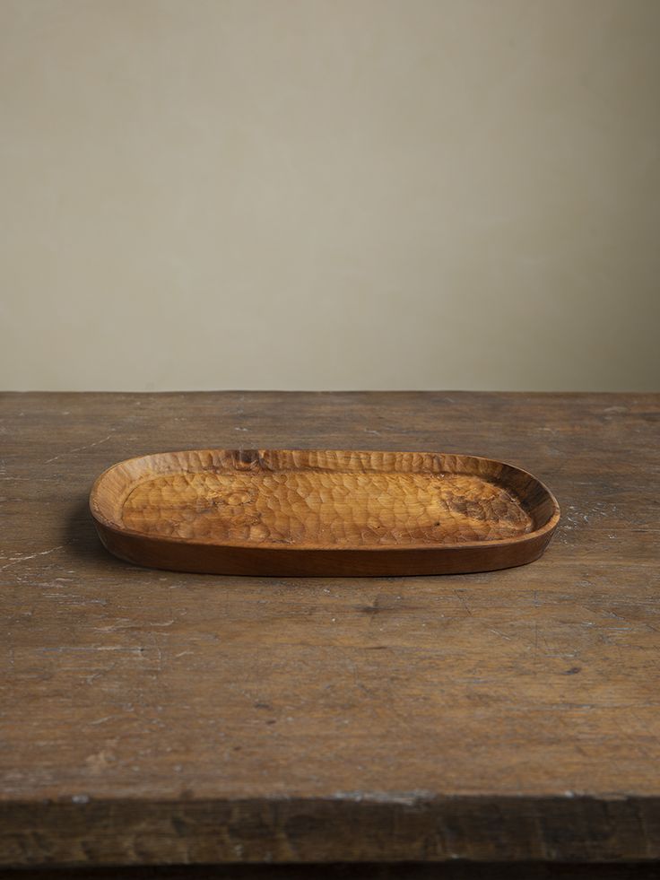 Handcrafted oval teak wood serving tray with ripple texture on rustic wooden table. Reclaimed Wood Kitchen, Teak Tray, Ripple Pattern, Vintage Cutlery, Water Ripples, Oval Tray, Kitchen Vintage, Wood Kitchen, Dining Experiences