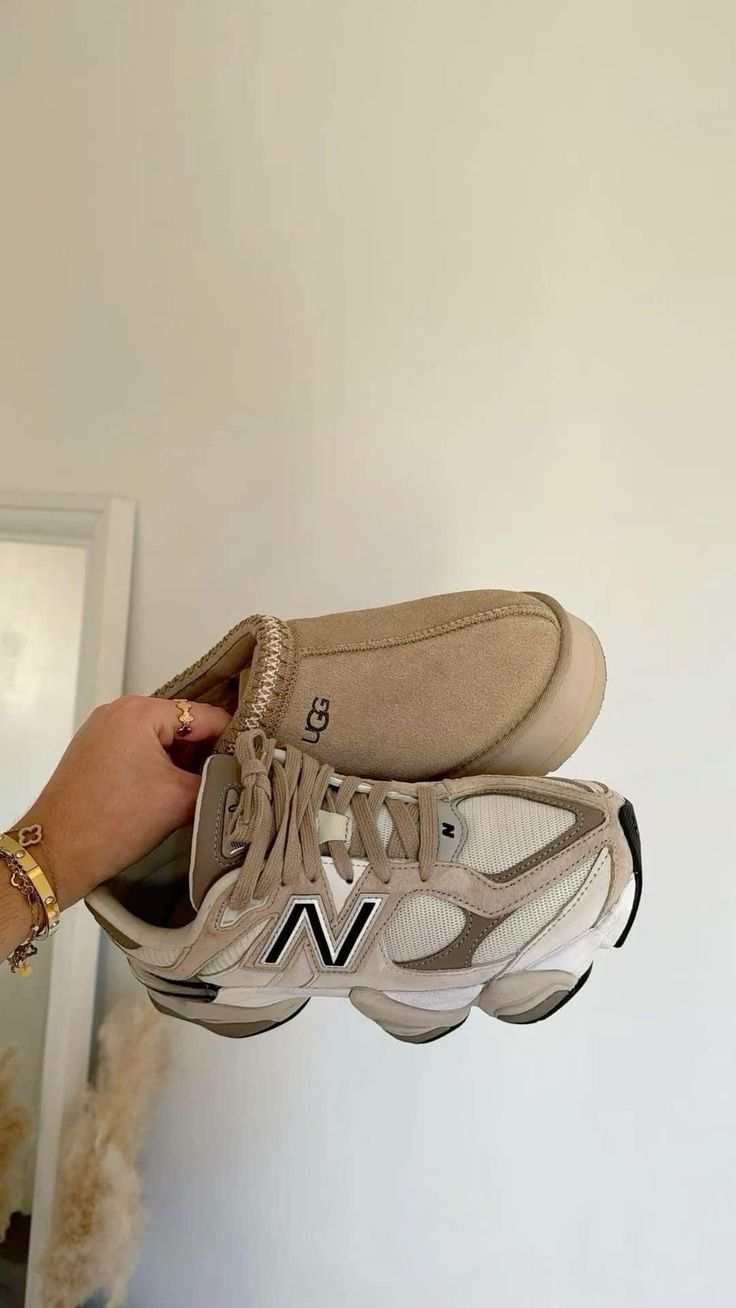 New Balance Fits, Nb Sneakers, Luxury Aesthetics, Pretty Sneakers, Trendy Shoes Sneakers, Dr Shoes, Pretty Shoes Sneakers, Shoes Outfit Fashion, Cute Nike Shoes