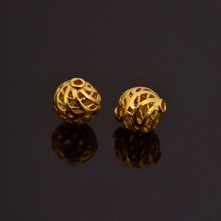 Sterling Silver Spacer Beads in 24K Gold Vermeil, Handmade Filigree type Beads , Entirely Handmade VM112 - Diameter : 12,7 mm - Height : 11,2 mm - Quantity per lot : 1 - Pictures are an intrinsic part of the description - Also available in 24K Gold Plated Sterling Silver ++ Shipping charged ONLY 1 time for ANY quantity purchased. ++ FREE Shipping for purchase 200 $ and up - Gold Jewelry With Bead Caps For Gift, Gold Beads With Bead Caps For Gifts, Gold Jewelry With Bead Caps, 8mm Gold Spiritual Beads, Elegant Gold 8mm Beads, Traditional Gold Jewelry With Bead Caps, Yellow Gold Round Beads For Jewelry Making, Beads Handmade, Bead Caps