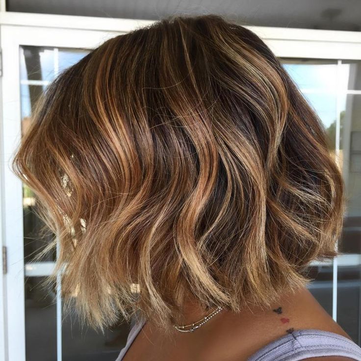 Brown Bob With Caramel And Blonde Highlights Brown Hair With Highlights And Lowlights, Beautiful Brown Hair, Hair Cuts 2017, Honey Balayage, Highlights Ideas, Colour Shades, Short Brown Hair, Hair Color Light Brown, Brown Balayage