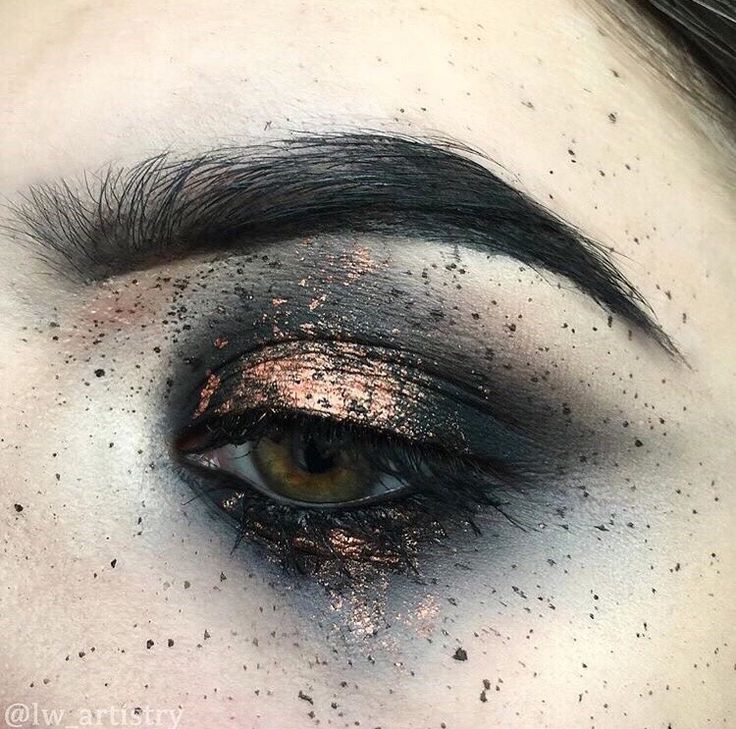 moth after midnight Grunge Eye Makeup, Editorial Make-up, Fantasy Make-up, Halloweenský Makeup, Make Up Designs, Makeup Tumblr, Make Up Inspiration, Smink Inspiration, Makijaż Smokey Eye