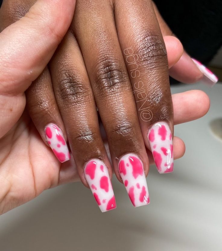 Pink cow nails Pink Pony Club Nails, Nail Ideas Cow Print, Hot Pink Cow Print Nails, Chappell Roan Nails, Strawberry Cow Nails, Pink Cow Nails, Pink Cow Print Nails, Cow Print Nails, Pink Cow Print