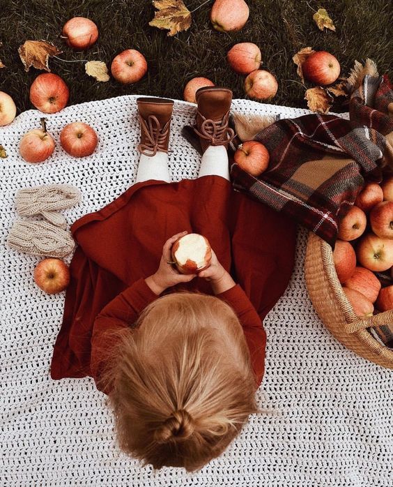 33+ Creative Fall Photoshoot Ideas for Kids & Adults 5