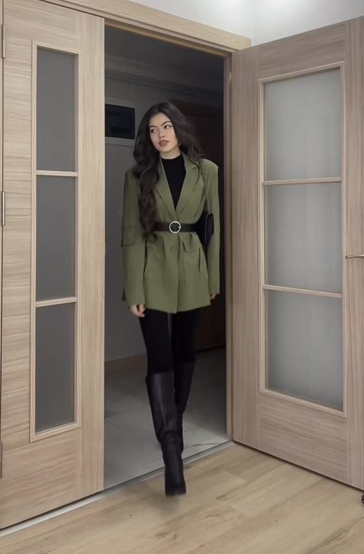 Winter Office Dresses Work Outfits, Elegant Outfit Classy Winter, Winter Office Outfits Women Indian, Old Rich Aesthetic Outfits Winter, Outfit Formal Invierno Mujer, Formal Office Outfits Women, Stylish Work Outfits 2024 Winter, Winter Outfits Formal, Elegant Winter Outfits Classy