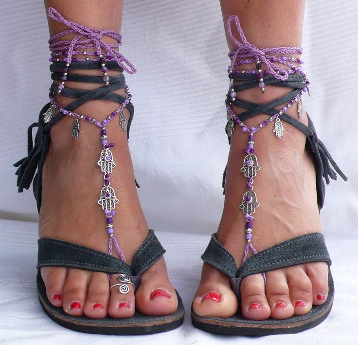 This listing is for a PAIR of barefoot sandals and ONE toe ring. If you are interested in the sandals (picture 2), please convo me for availability and prices. Beautiful and unique barefoot sandals with a ethnic vibration. They look great as necklace or on the hands too :) Handmade crochet with love and care using waxed polyester cord, tibetan silver hamsa hand connectors and charms, glass beads and silver beads. The lace is long enough to wrap it 2 times around the leg. Each end of the string i Anklet Crochet, Hippie Sandals, Jewelry Hippie, 2016 Wedding, Toe Ring, Foot Jewelry, Hamsa Hand, Toe Rings, Silver Beads