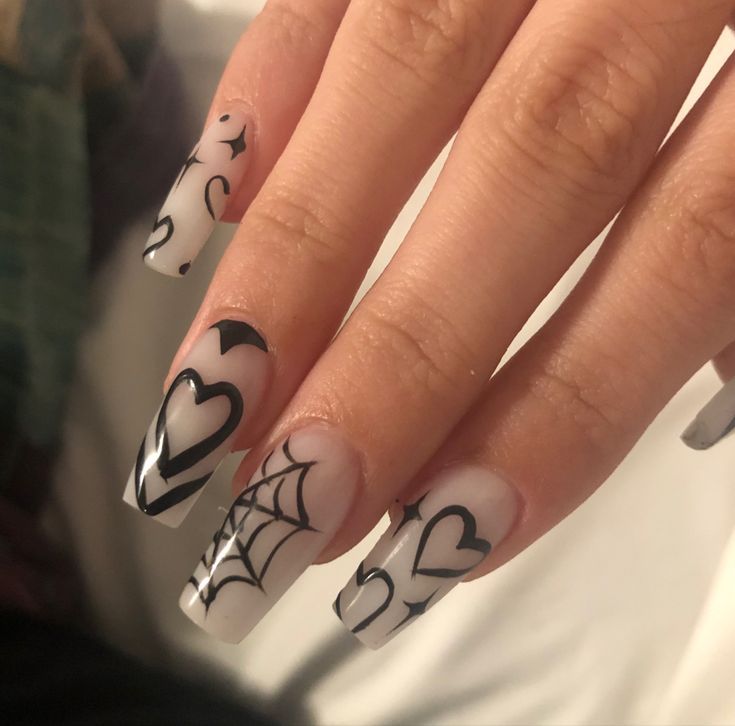 Thirteen Inspired Nails, Y2k Nails Spiderman, Grunge Valentines Nails, Nail Art White And Black, Nails Asthetics, Nail Ideas Black And White, Fake Nails Designs, Wow Nails, Punk Nails