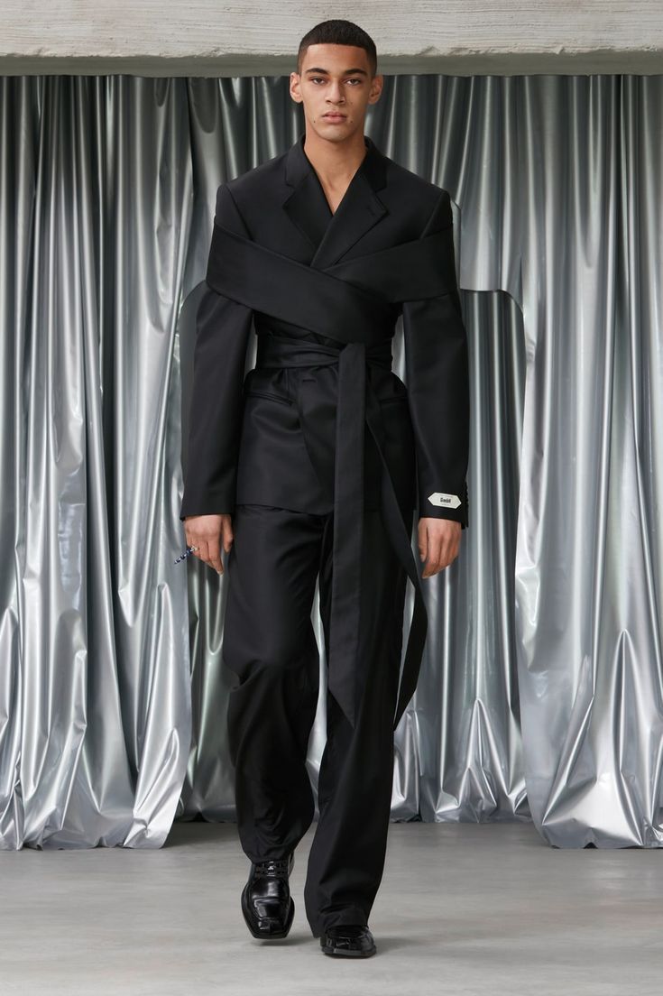 Mens Suit Fashion 2023, Mens Structured Fashion, Men Couture Outfits, Futuristic Look Men, High Fashion Prom Men, Vogue Fashion Men, Men Fashion Runway 2023, Mens Catwalk Fashion, Men’s Contemporary Fashion