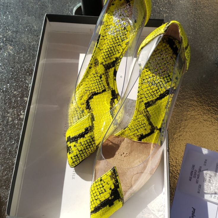 Yellow Neon Heels Snake Skin Heels, Bronze Heels, Neon Heels, Yellow Snake, Shoes Yellow, Yellow Neon, Mid Heels Pumps, Strappy Stilettos, Brown Leather Heels