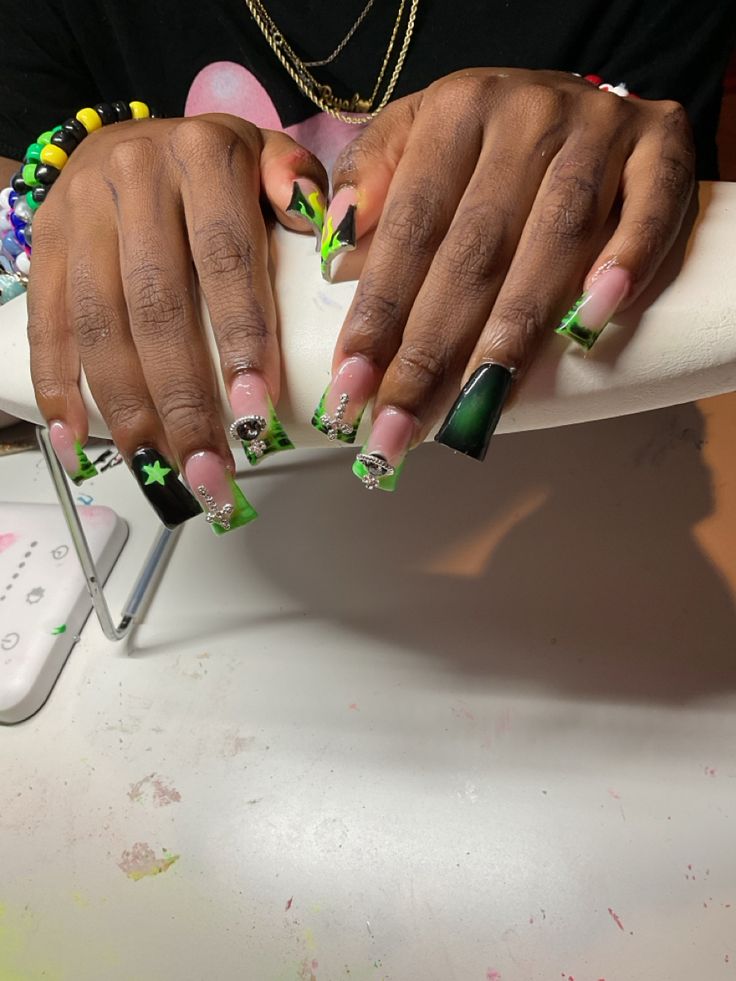 duck nails acrylic Short Green Duck Nails, Birthday Nails Green Short, Neon Green And Silver Nails, Green Shorties Nails, Green Duck Nails Acrylic, Nails Acrylic Neon Green, Black And Neon Green Nail Designs, Like Green And Black Nails, Black Green Nail Designs