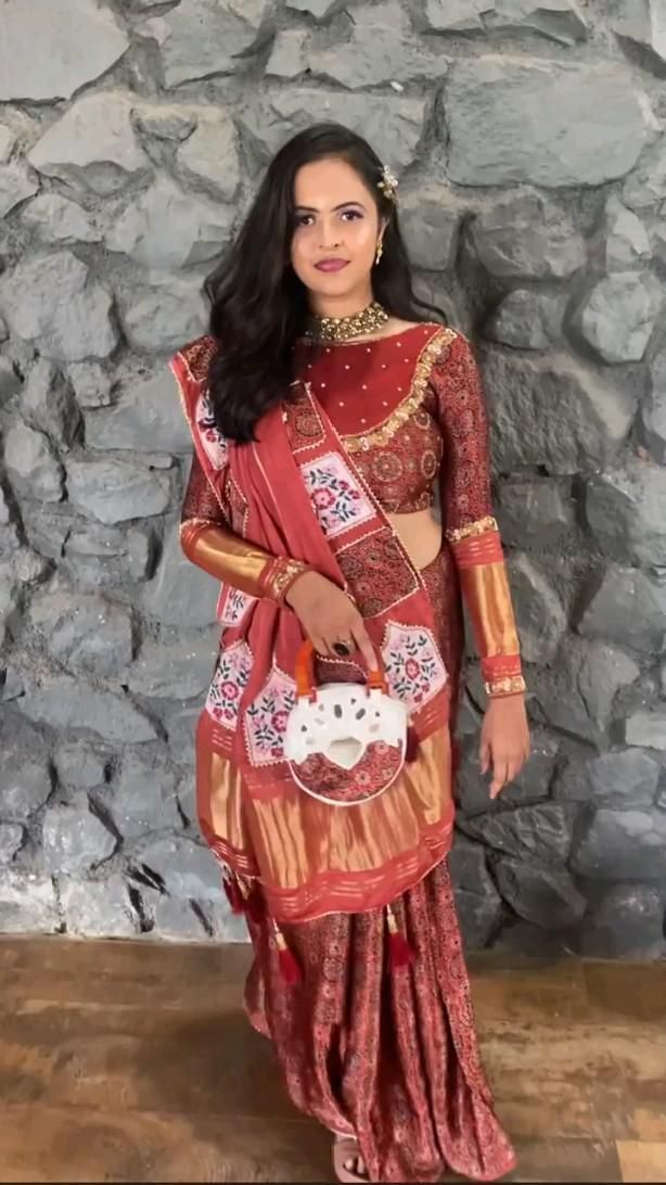 Bandhani Blouse Pattern, Bandhani Blouse, Full Sleeves Blouse Designs, Long Blouse Designs, Blouse Ideas, Latest Blouse Designs Pattern, Attractive Dresses, Latest Model Blouse Designs, Fashionable Saree Blouse Designs