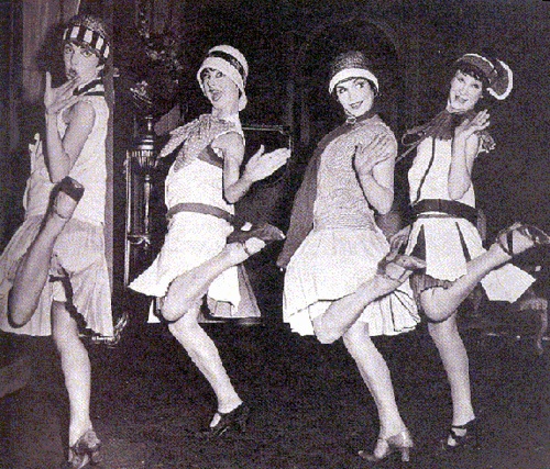 Flappers of the 1920s by compjw4, via Flickr 1920s Dance, Charleston Dance, Style Année 20, Flapper Girls, Roaring 1920s, 1920's Flapper, Jean Patou, Jitterbug, Louise Brooks