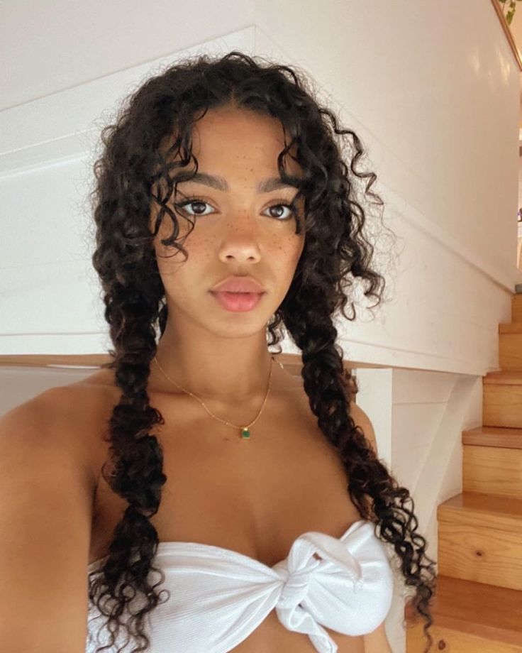 Natalia Love on Instagram: “Some selfies. 🐼” Heartless Hairstyles, Cute Curly Hairstyles, Hairstyle Inspo, Curly Hair Styles Easy, Unique Hair, Hairdos For Curly Hair, Pretty Ppl, Curly Hair Inspiration, Coily Hair