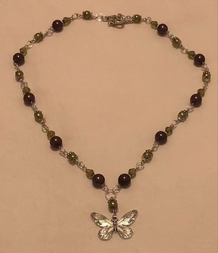 beaded aesthetic fairy beaded necklace Cute Emo Jewelry, Making Necklaces Aesthetic, Beaded Aesthetic Jewelry, Cool Necklaces Aesthetic, Homemade Jewelry Ideas Aesthetic, Grunge Handmade Jewelry, Emo Beaded Necklace, Emo Beaded Jewelry, Aesthetic Grunge Jewelry