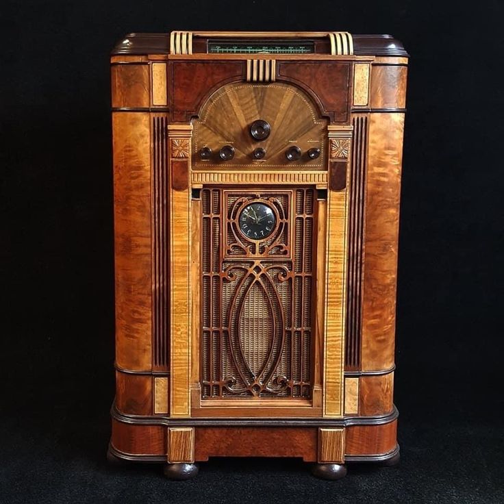 an old fashioned wooden radio sitting on top of a table