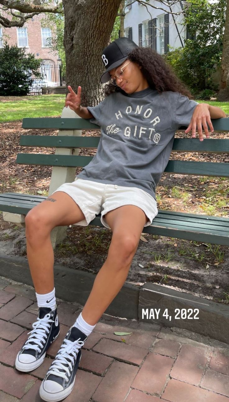 Street Wear Summer Outfits Tomboy, Tomboy Shorts Outfit Summer, Beach Masc Outfits For Women, Masc Stud Outfits, Tomboy Summer Outfits Street Style, Stem Clothing Style, Tomboy Fits Summer, Lesbian Shorts Outfit, Summer Outfits For Tomboys