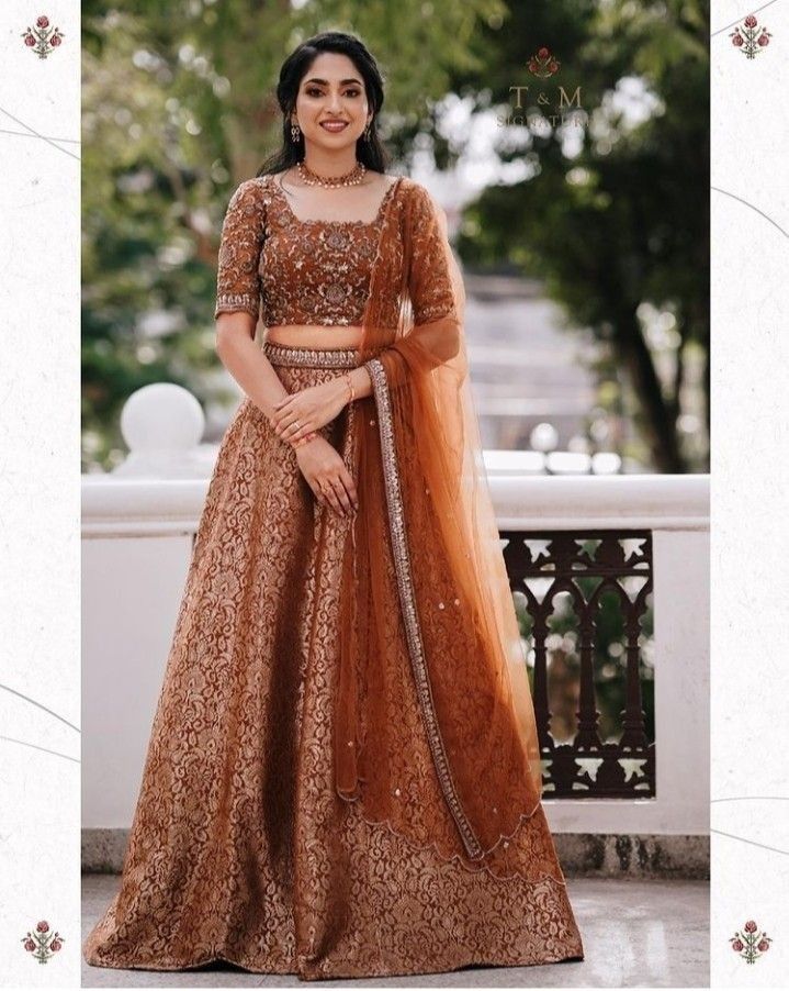 https://youtu.be/BDJqHGarNUo Lahanga Poses, Wedding Function Dress For Women, Engagement Lehenga Indian Simple, Reception Jwellery, Betrothal Dress, Engagement Hairstyles For Lehenga, Reception Dress Indian, Wedding Reception Sarees For Bride, Lehenga For Engagement