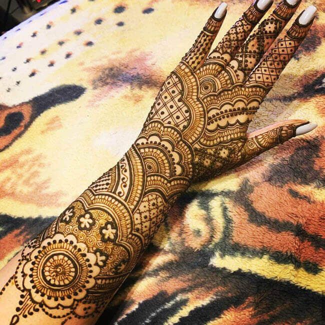 a henna tattoo on someone's hand