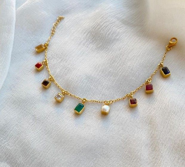 Gold Necklace Set New Design 2023, Navaratna Pendants, Navratna Jewellery, Elegant Bangles, Baby Jewelry Gold, Silver Anklets Designs, Vaddanam Designs, Black Beats, Feminine Necklace