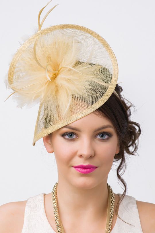 Browse our beautiful fascinator hats selection for a regal, elegant touch. High tea, bridal shower, wedding or derby, we got your head covered in elegance! Fluffy Bouquet, Hair Styles With Hats, Tea Bridal Shower, Gold Fascinator, Royal Ascot Hats, Occasion Hats, Sinamay Hats, Fascinator Headband, Wedding Fascinators