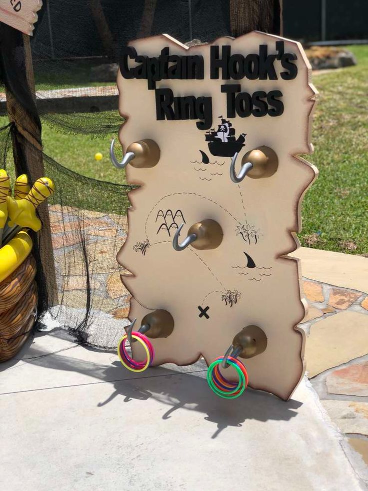 a sign that says captain hook's ring toss