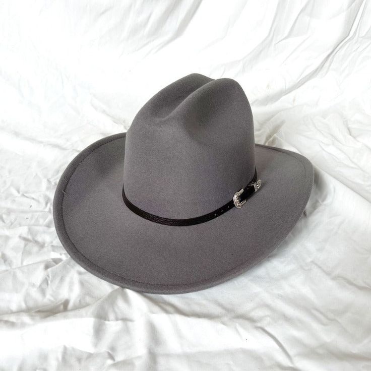 Elevate your outdoor style with our Men's Vintage Western Cowboy Hat. This hat combines resilience with aesthetic appeal, making it an excellent choice for those who enjoy the outdoors and have an eye for style. Discover the features that set it apart: FEATURES: Sun Shade: The hat's design, featuring a pinch front crown and wide brim, offers ample shade, making it ideal for outdoor activities. Classic Style: The hat's distressed look brings a classic charm to any ensemble, enhancing your appeara Cowboy Hat Cheap Bruned Brown, Luxury Brown Country Cowboy Hat, Cheap Brown Men's Cowboy Hat, Best Cowboy Hats, Cowboy Hats Women, Cowboy Hat Styles, Mens Cowboy Hats, Costume Africain, Gym Outfit Men