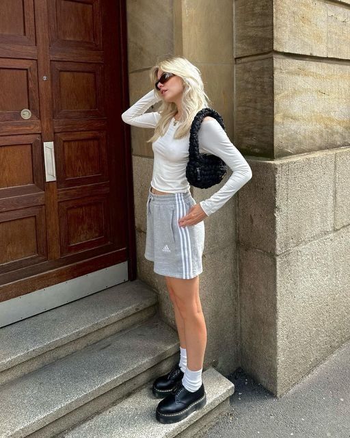 Shorts And Docs, Adidas Shorts Outfit, Old Money Life, Bass Aesthetic, Serena Van Der Woodsen Outfit, Waldorf Aesthetic, Adidas Shorts Women, Blair Waldorf Aesthetic, Serena Van Der