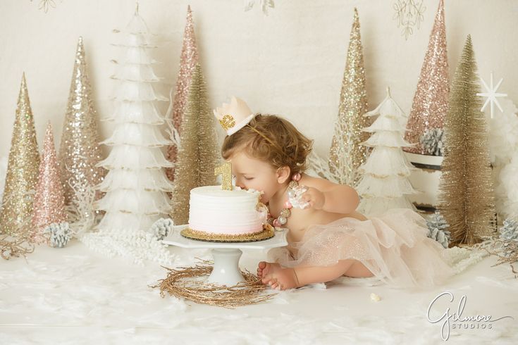 Winter Onederland Party Girl 1st Birthdays, Winter Onederland Party Girl, Smash Cake Session, First Birthday Winter, Winter Onederland Birthday Party, Winter Onederland Party, Onederland Birthday Party, Smash Cakes, Winter Wonderland Birthday