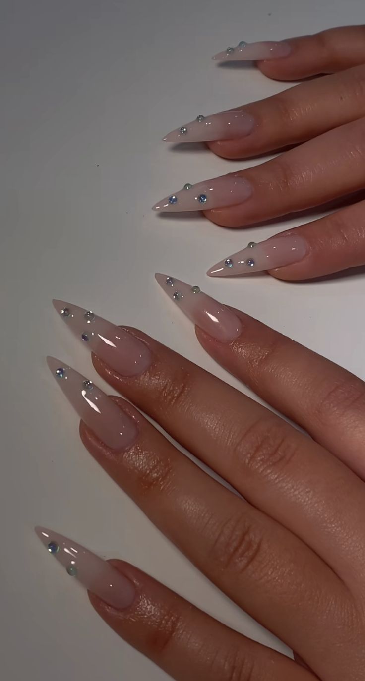 Graduation Nails Acrylic Stilleto, Cute Pointy Acrylic Nails, Classy Pointy Nails, Simple Stilleto Acrylic Nails, Long Acrylic Nails Almond Stilettos, Almond Pointy Acrylic Nails, Rhinestone Almond Acrylic Nails, Long Almond Gel X Nails, White Nails Stiletto Long