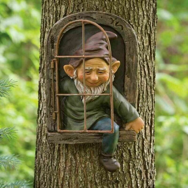 PRICES MAY VARY. 【Cute elf】This is a very special little cute. The elf can make your yard very interesting. He seems to come out of a fairy tale. The children must like him. 【Multi-scene decoration】The elf can decorate your yard, garden, porch, lawn and trees, and he can even put it on the walls of your home and office. 【High quality】The elf is made of high-quality resin, very strong, will not be damaged by wind and rain when placed outdoors, very durable and long-lasting. 【Easy to install】The k Taman Vintage, Funny Garden Gnomes, Garden Gnomes Statue, Pintura Exterior, Tree Faces, Lawn Ornament, Gnome Statues, Fairy Tree, Tree Sculpture