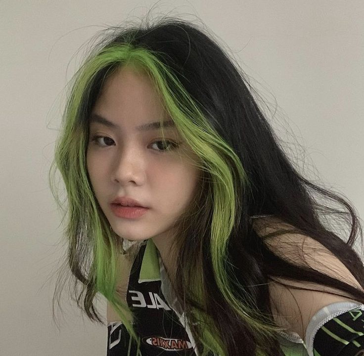 Hidden Hair Color, Korean Hair Color, Hair Color Underneath, Hair Color Streaks, Dyed Hair Inspiration, Hair Streaks, Pretty Hair Color, Hair Stylies, Hair Dye Colors