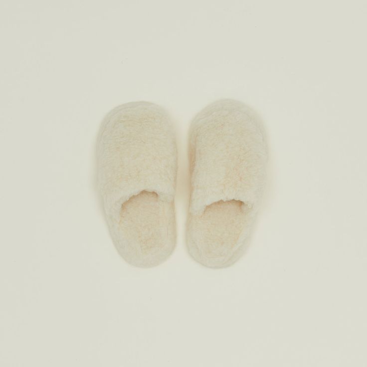 Fuzzy Wool Slippers - White Cute Slippers Women, Chic Slippers, Alpaca Slippers, Winter Favorites, Slippers White, Bunny Slippers, Fluffy Slippers, Thanksgiving Sale, Cute Slippers