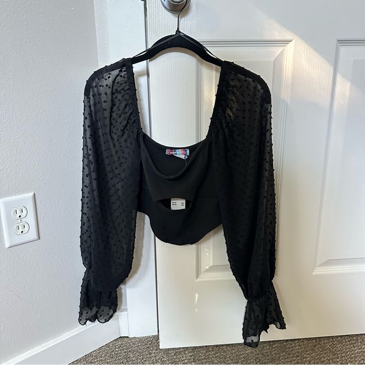 Black Urban Outfitters Long Sleeve Top. Discounted Shipping Included! Never Worn Before. New With Tags. In Great Condition. No Unintentional Holes, Stains Or Rips! Reason For Selling: Not My Size If You Bundle 4 Or More Items From My Closet, You Will Get An Automatic 25% Off Of Your Entire Purchase! Leave A Comment Or Contact Me Through A Bundle If You Have Any Questions Or Concerns! I Really Need My Items Sold So Any Purchases Would Be Greatly Appreciated!! My Prices Are Very Negotiable! Make Me An Offer :) Urban Outfitters Long Sleeve, Lime Green Shorts, Peasant Shirt, Urban Outfitters Top, Seersucker Pants, Nike Tennis Dress, Tie Neck Blouse, Tops Black, Tennis Dress