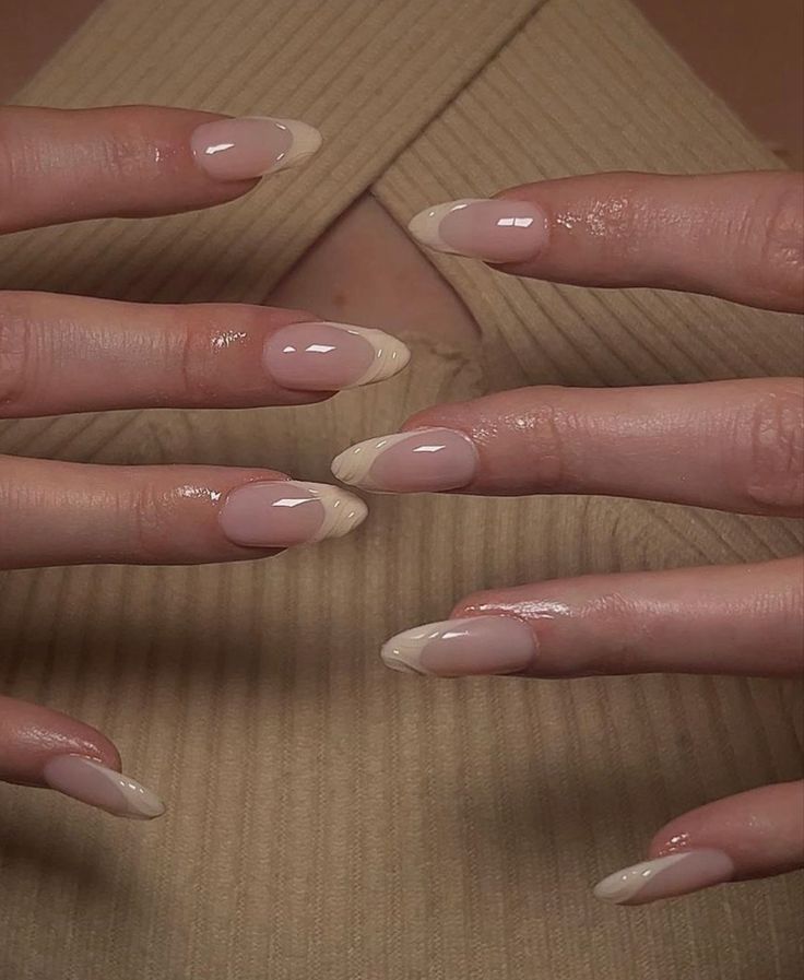 Short Almond Nails Classy, Neutral Tone Nails, Nail Designs Beige, Beige French Nails, Beige Nail Ideas, Beige French Tip Nails, Nails Round French Tip, Neutral Nails Short, Nails Bubble Bath