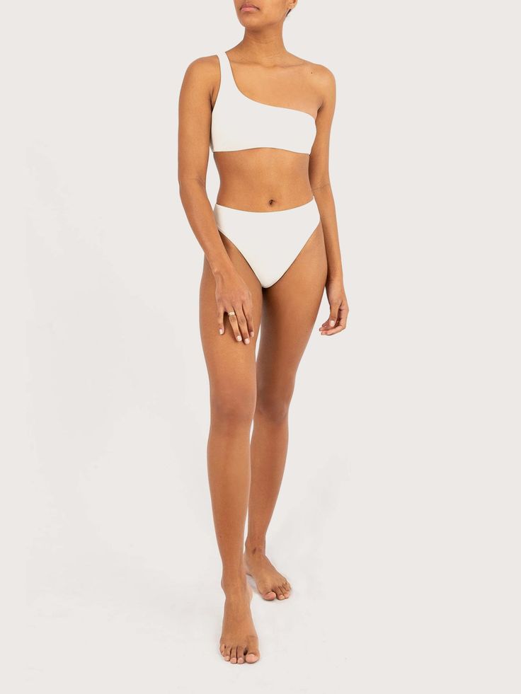 An artful take on a classic bikini top. The Anemos One-Shoulder Bikini Top features an asymmetric silhouette with a curved neckline and slender shoulder strap. Style it with the Midi High-Cut Bottom for a day in the sun. Made in LA. Size + Fit Fits true to size Please reference Anemos Material + Care UV protected UPF 50+, fully lined Composition: 72% polyamide, 28% elastane Machine washable - ships with Anemos wash bag Made in Los Angeles Curved Neckline, Wash Bag, Wash Bags, High Cut, Upf 50, One Shoulder, Shoulder Strap, Composition, Angeles