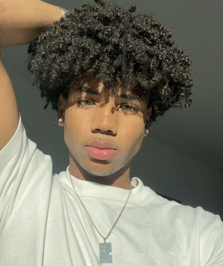 Curly Hair Men Styles, 3c Curly Hair Men, Curly Hair Black Men, 3c Curly Hair, Curly Heads, Curly Hair Black, Bape Shoes, Dark Haired Men, Fine Guys