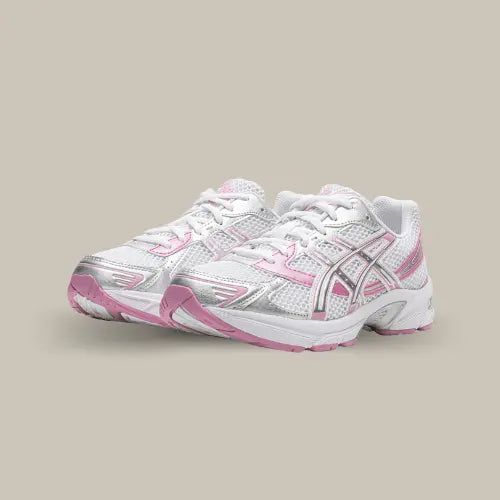 Description de la ASICS Gel-1130 White Pure Silver Pinkbody{font-family:Arial,sans-serif;line-height:1.6;margin:20px;background-color:#f8f8f8}h2,h3{font-weight:700;color:#333}a{text-decoration:none;color:#000}p{color:#555}DescriptionLa ASICS Gel-1130 White Pure Silver Pink est une sneaker qui incarne l’équilibre parfait entre performance et style rétro. Avec sa base blanche épurée, elle se pare de détails argentés pour une touche métallique moderne, tandis que les accents de rose apportent une n Pink Asics Shoes, Asics Gel 1130, Pink Asics Running Shoes For Streetwear, Pink Asics, Asics Pink Running Shoes, Pink Low-top Asics Running Shoes, Asics Gel, Shoe Inspiration, Aesthetic Shoes