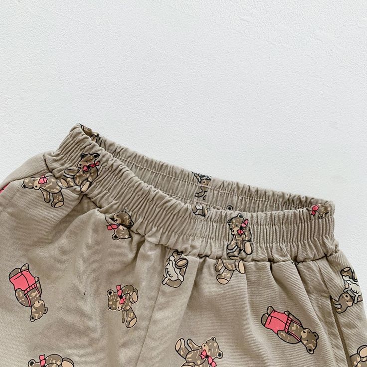 Stay comfortable and stylish with the Lightweight Bear Print Shorts. Made with a soft and breathable fabric, these shorts feature an adorable bear print that adds a playful touch to your baby's look. The elastic waistband ensures a perfect fit, while the relaxed silhouette provides maximum comfort. Whether your baby is lounging at home or running around, these shorts are a must-have for their wardrobe. Specifications: Waist Type: Mid Style: Casual Season: Summer Pattern Type: Print Material: Cot Cute Bottoms With Elastic Waistband, Cute Pants With Elastic Waistband For Playtime, Cute Cotton Pants With Elastic Waistband, Cute Shorts With Elastic Waistband For Playwear, Cute Bottoms With Elastic Waistband For Playtime, Summer Cartoon Print Bottoms For Playtime, Cute Cotton Bottoms With Elastic Waistband, Playful Cotton Bottoms With Elastic Waistband, Cute Summer Pants With Elastic Waistband