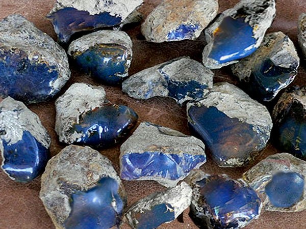 DOMINICAN BLUE AMBER Minerals Crystals Rocks, Rocks And Fossils, Earth Gift, Amber Fossils, Blue Amber, Pretty Rocks, Cool Rocks, Beautiful Rocks, Movie Soundtracks