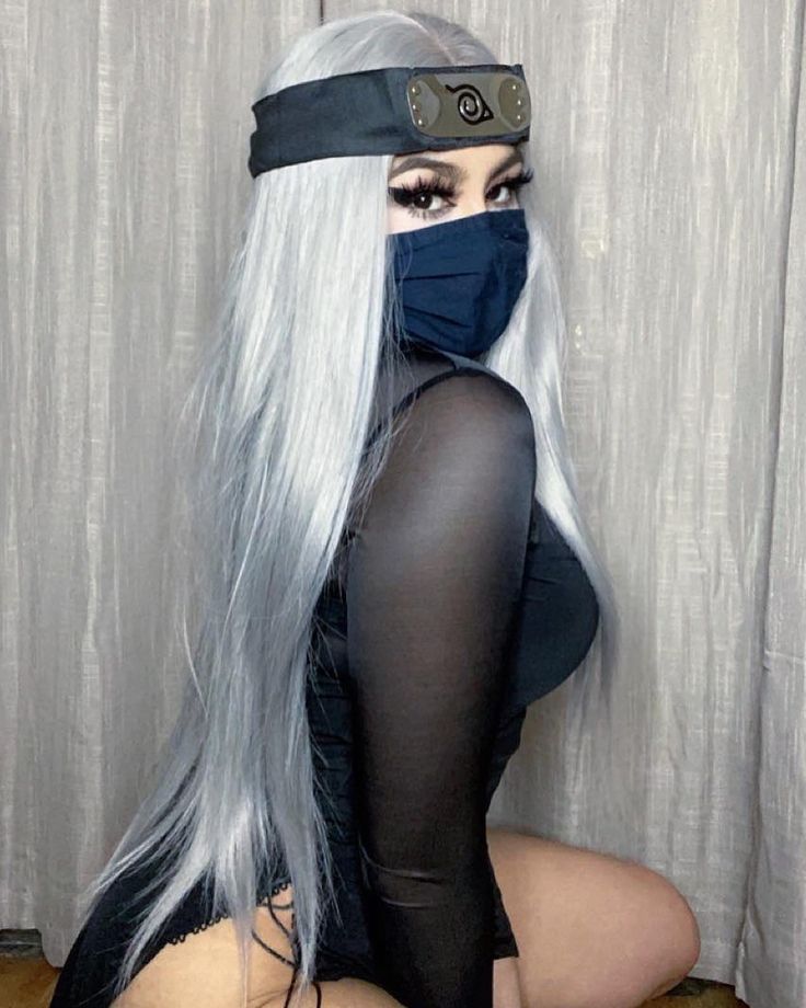 Womens Anime Cosplay, Anime Women Costume, Naruto Costume Ideas, Female Kakashi Cosplay, Hot Cosplay Ideas Female, Naruto Costume Female, Anime Halloween Costume Women, Easy Cosplay Ideas Women Anime, Simple Anime Cosplay