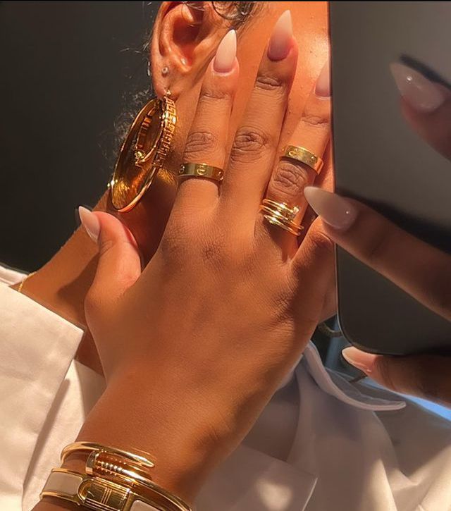 Bratz Girls, Dope Jewelry, Jewelry Lookbook, Hand Jewelry, Cartier Love Bracelet, Jewelry Inspo, Jewelry Business, Black Aesthetic, Luxury Jewelry