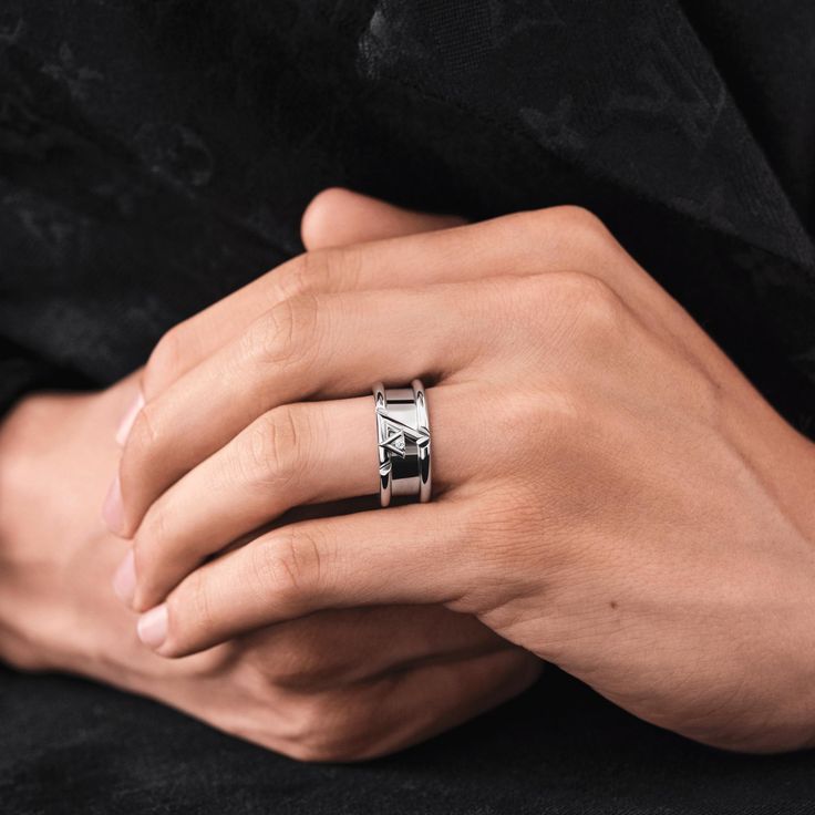 LOUIS VUITTON® - Lv Volt One Band Ring, White Gold And Diamond - Grey Lv Ring Men, Lv Ring, Jewelry Casual, Louis Vuitton Store, Louis Vuitton Official Website, Ring Man, Louis Vuitton Jewelry, Ring Men, Ring White Gold