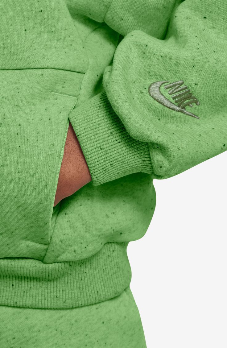 A roomy fit ensures your active kiddo can move while keeping cozy in this supersoft fleece hoodie featuring FlyEase pockets to keep their essentials secure. 77% cotton, 23% polyester Machine wash, tumble dry Imported Green Fleece-lined Sweatshirt For Streetwear, Nike Green Athleisure Hoodie, Green Fleece Athleisure Hoodie, Green Hoodie With Kangaroo Pocket For Sports, Green Fleece Hoodie In Athleisure Style, Nike Green Athleisure Sweatshirt, Nike Green Sporty Hoodie, Nike Sporty Green Hoodie, Casual Green Nike Hoodie