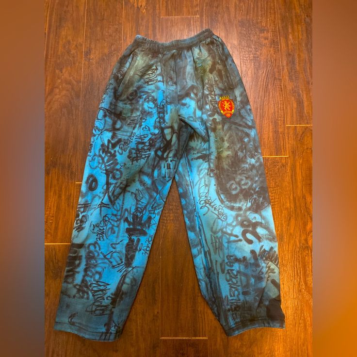 Insane Find Found These Balenciaga Mudshow Pants. Super Super Rare, Usually Only One Of These Are In Each Balenciaga Store. Insane Colors And Detailing On The Pants Themselves. Perfect Pant For The Spring And Summer Balenciaga Ss23, Balenciaga Pants, Balenciaga Store, Oversized Sweatpants, Black Tracksuit, Nylon Pants, Perfect Pant, Printed Joggers, Tracksuit Bottoms