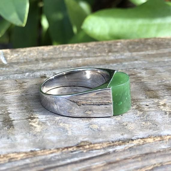 Canadian Nephrite Jade Ring, R0364 Modern Green Signet Ring With Polished Finish, Modern Oval Green Jewelry, Modern Green Signet Ring For Anniversary, Modern Polished Rings With May Birthstone, Green Minimalist Signet Ring For Anniversary, Modern Jade Jewelry For Anniversary, Modernist Green Rings For Anniversary, Green Modernist Rings For Anniversary, Polished Chrysoprase Ring Jewelry