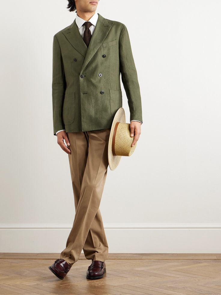 Family-run label Boglioli has passed down four generations worth of tailoring know-how, so no detail goes overlooked. Crafted in Italy from brushed linen-twill, this double-breasted suit jacket is lightly padded and has peak lapels to create a nice frame. The versatile army-green shade means it'll work equally well with dark and light shirting. Army Green Men Outfit, Mens Mismatched Suits, Italian Summer Suit, Two Tone Suit Men, Cocktail Men Outfit, Olive Green Blazer Outfit Men, Light Green Suit Men, Italian Suits For Men, Rainbow Pigeon