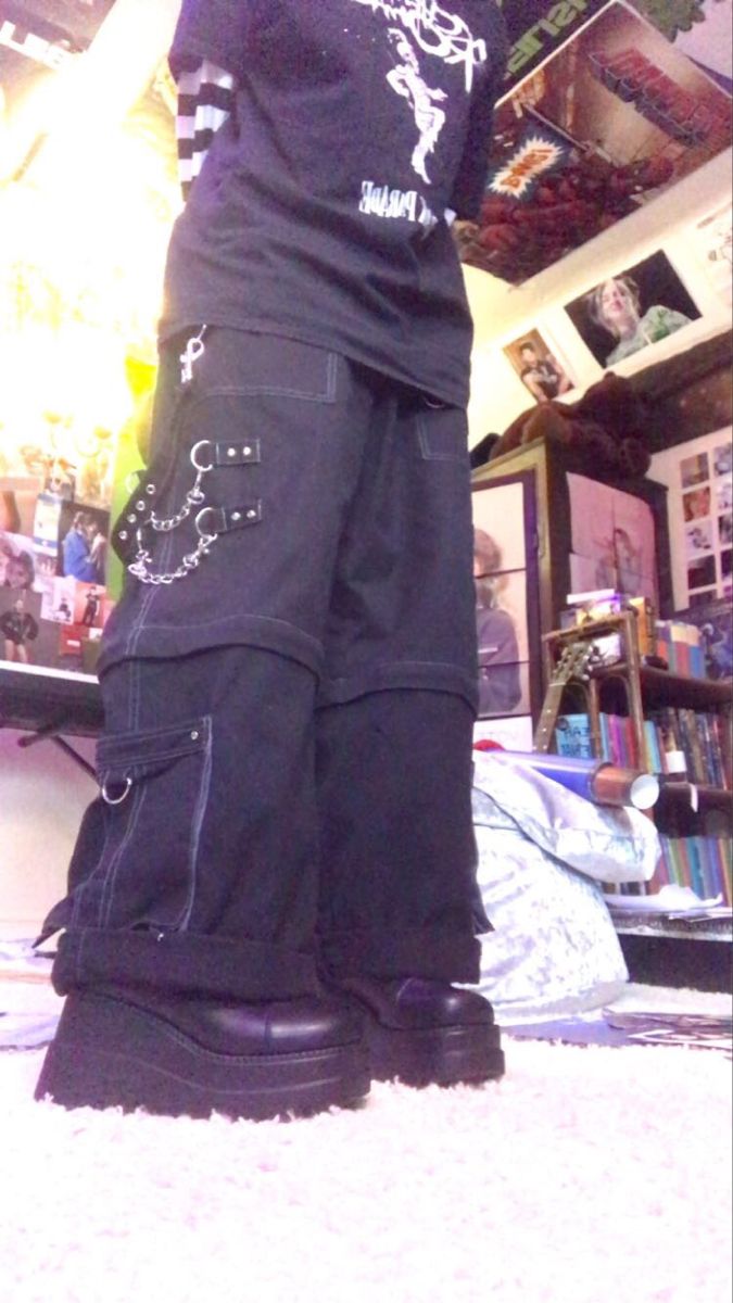 Beaded Pants Outfit, Emo Cargo Pants, Tripp Pants Outfit Ideas, All Black Emo Outfit, Mall Goth Pants, Pants Chain Outfit, Alt Pants Outfit, Alt Outfits With Pants, Mcr Inspired Outfits