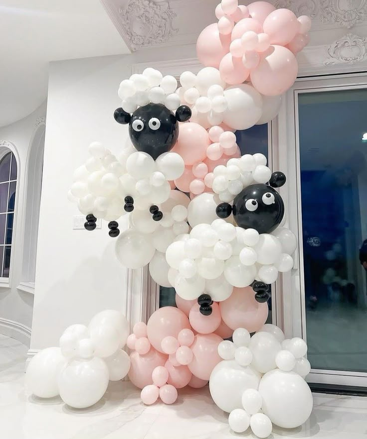 a bunch of balloons that are in the shape of sheep